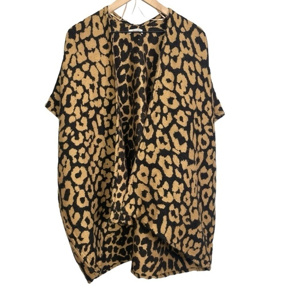 Loft Women’s Animal Print Shawl - Picture 1 of 3
